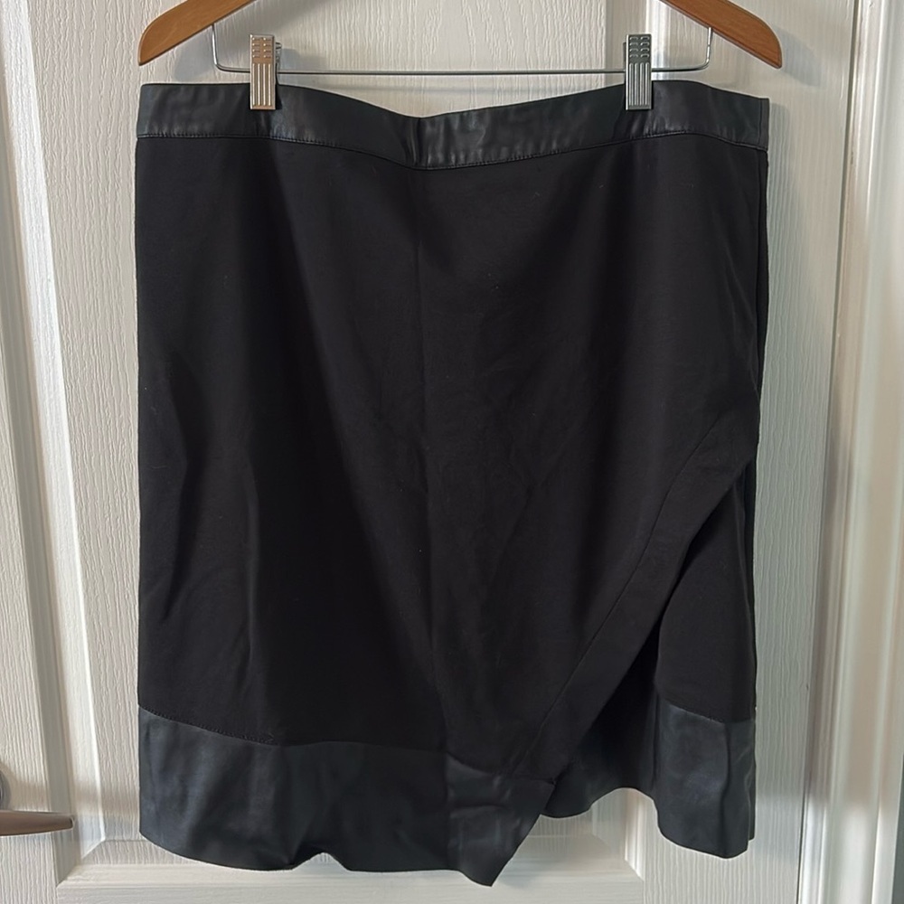 Pencil skirt with fake leather